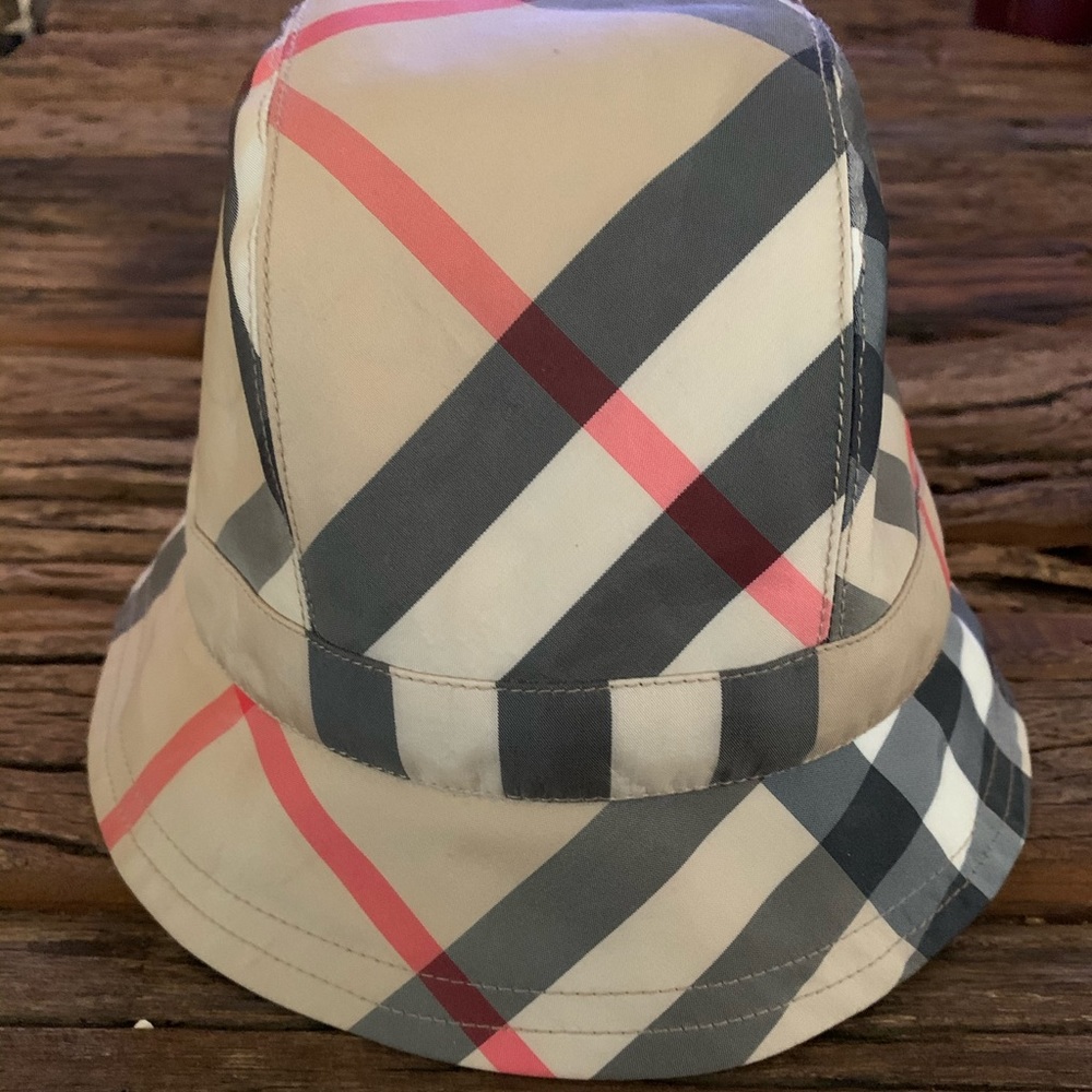 Burberry Bucket Hat Women’s Medium